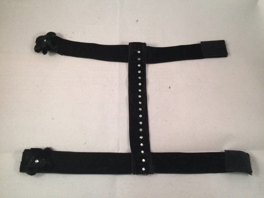EROTIC BLACK BOX WITH G-STRING,EYE MASK,VELVET CUFFS AND 2 OSTRICH FEATHERS