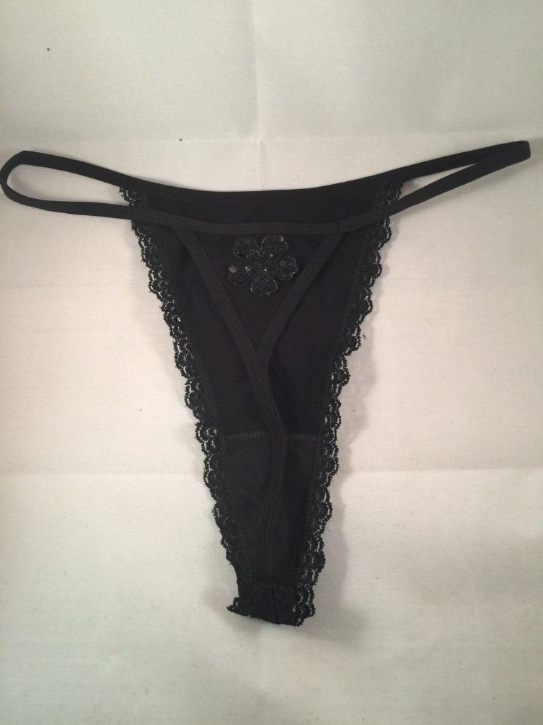 EROTIC BLACK BOX WITH G-STRING,EYE MASK,VELVET CUFFS AND 2 OSTRICH FEATHERS