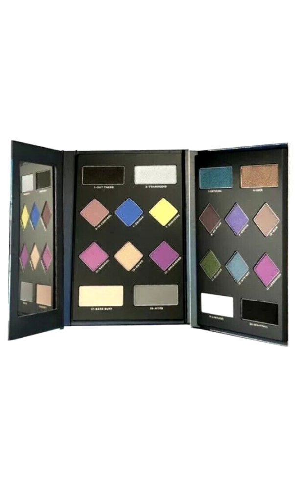 Avon mark. Extreme Eyeshadow Palette Playbook 20 Matte & Shimmer Shades Mirror
